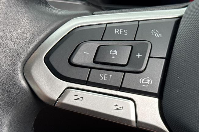 Volkswagen T-Roc Photo 16