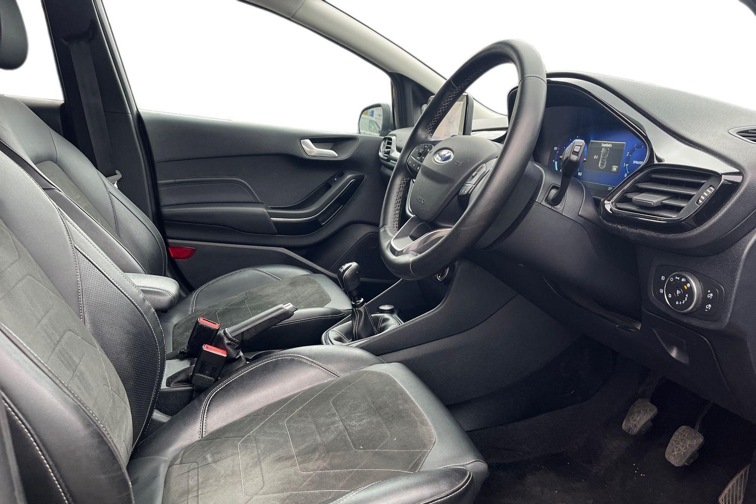 Ford FIESTA Photo 8
