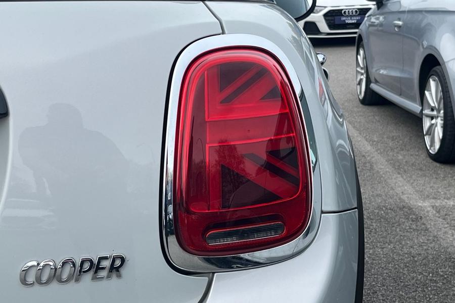MINI HATCHBACK Photo autoimg-d89e7ab3cb1bb4584ffd76efa4459a83ebfc6017.jpg