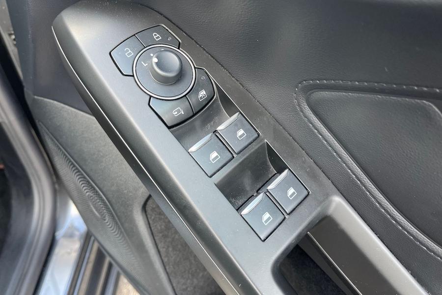 Ford FOCUS Photo autoimg-d8a239368f91e2940f16b996efd5588a6cfc5b98.jpg
