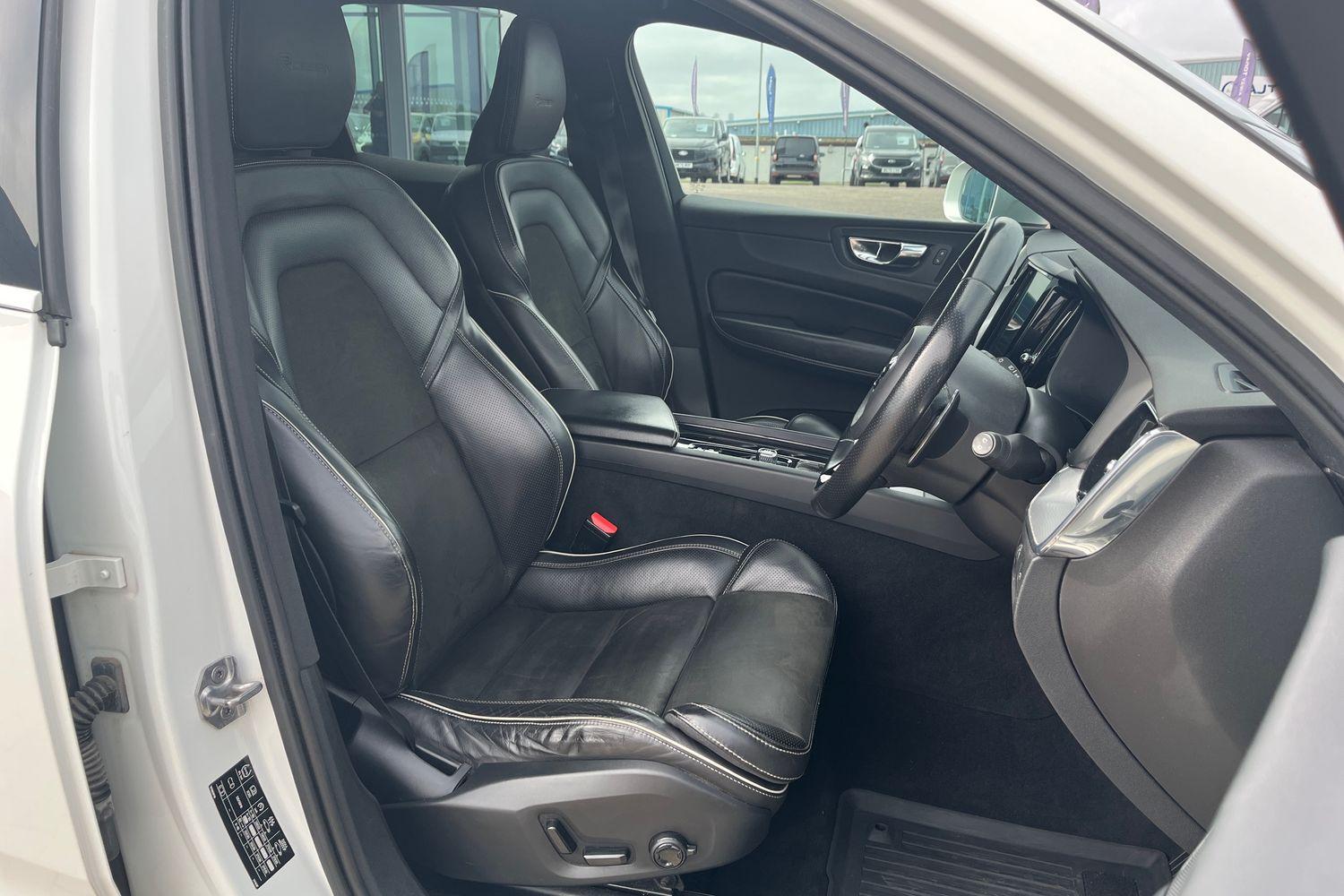 Volvo XC60 Photo 16