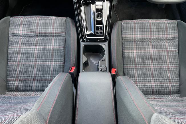 VOLKSWAGEN Golf Photo 45