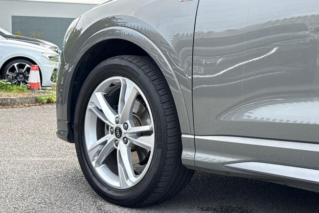 AUDI Q3 Photo 23