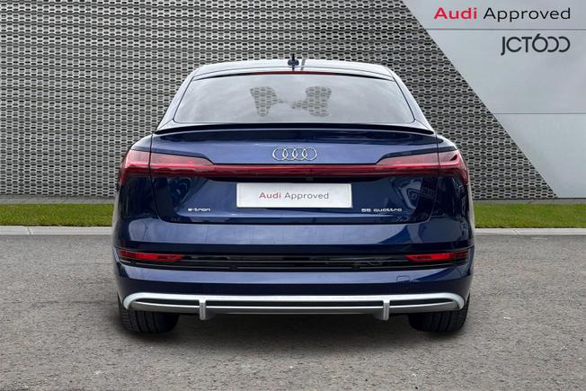 Audi e-tron Photo 7
