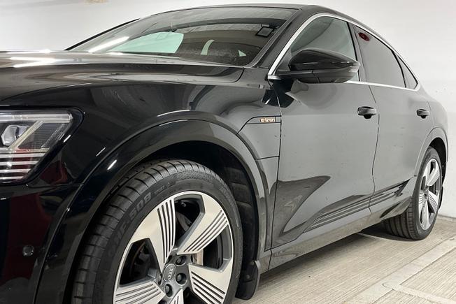 AUDI e-tron Photo 40