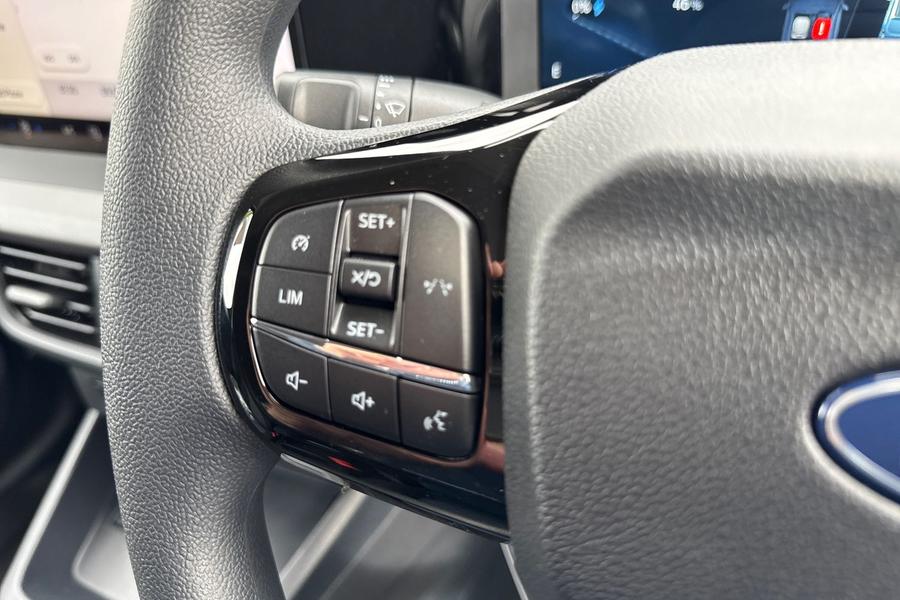 Ford E-TRANSIT COURIER Photo autoimg-d8c2ba11e9b5e4df0498d022820cf6e7e8c9a8e6.jpg