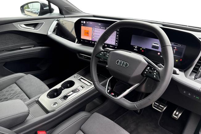 AUDI Q4 e-tron Photo 6