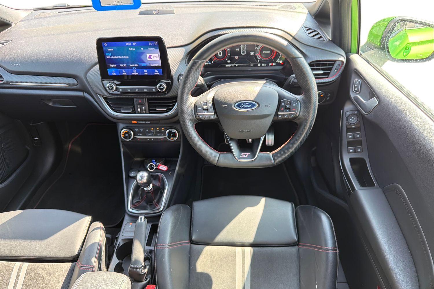 Ford FIESTA Photo 10