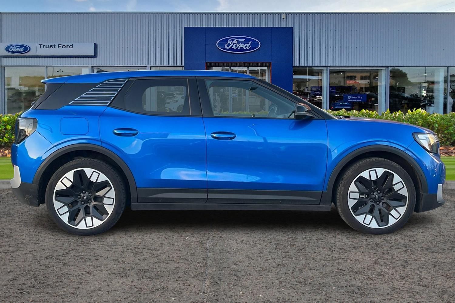 Ford Explorer Photo 2