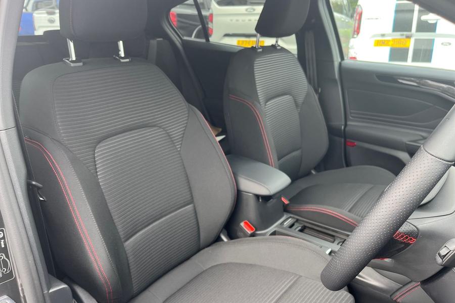 Ford FOCUS Photo autoimg-d8cdee8eeb2d27c0bd8352ccbaada22245f8d086.jpg
