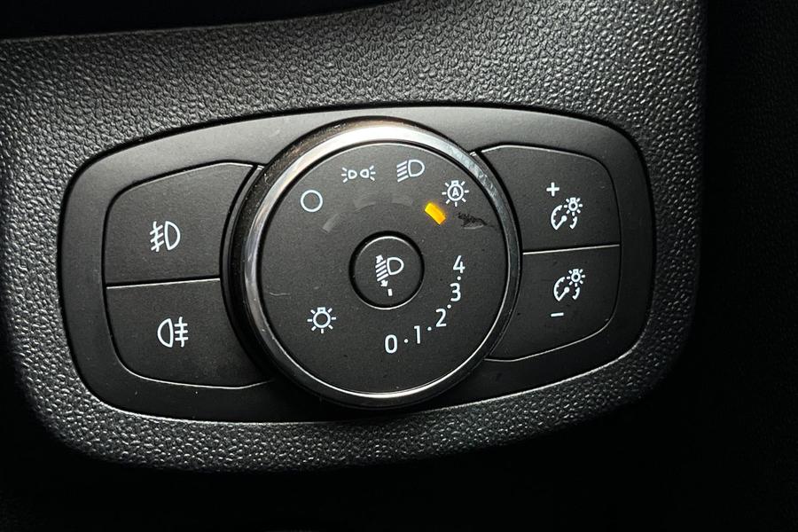 Ford FIESTA Photo autoimg-d8de66bd9d10735c8a9a3ffd0ca1eabc57278be5.jpg