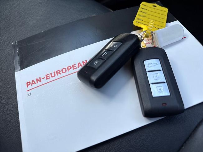 MITSUBISHI Outlander Photo 45