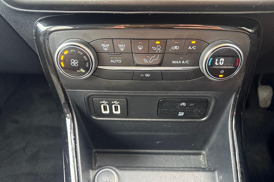 Ford ECOSPORT Photo autoimg-d8e21aa8842fa93bff70fad85f14320d17946ae7.jpg