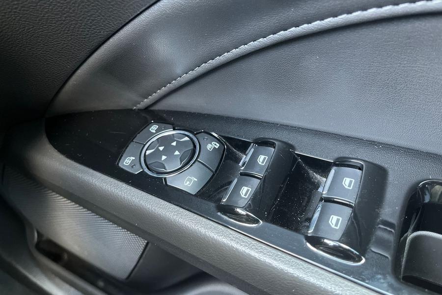 Ford MONDEO Photo autoimg-d8e72898358cd2d92340738c45b87c36fe07a089.jpg