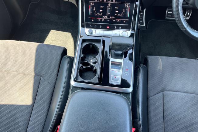 AUDI Q8 Photo 56