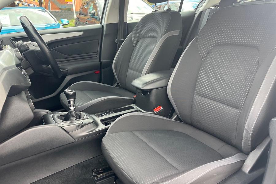 Ford FOCUS Photo autoimg-d8ec90f4c870105f919b185c51cd024fb9adcfa3.jpg