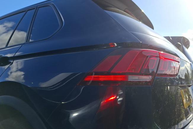 VOLKSWAGEN Tiguan Photo 18