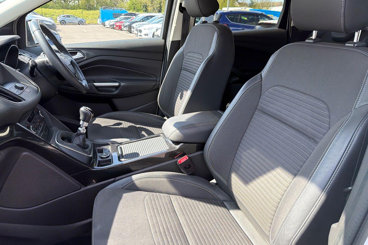 Ford KUGA Photo 18