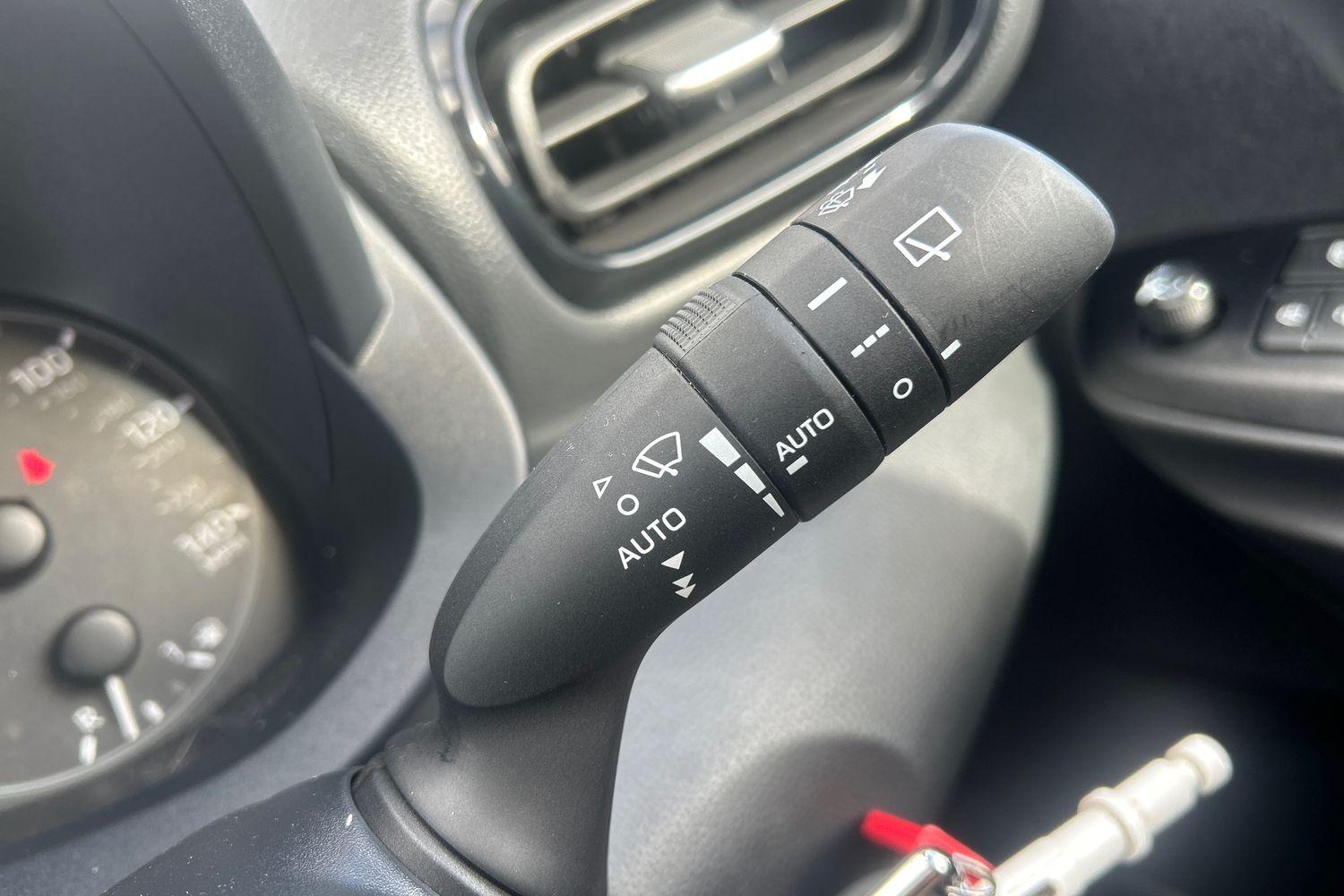 Toyota YARIS Photo 14