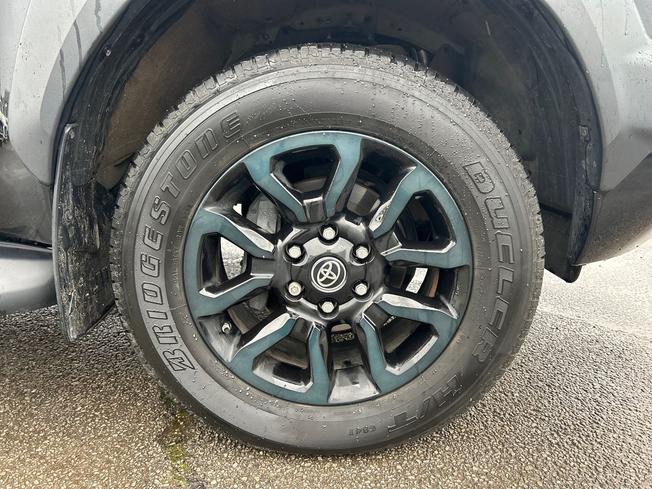 TOYOTA Hilux Photo 5