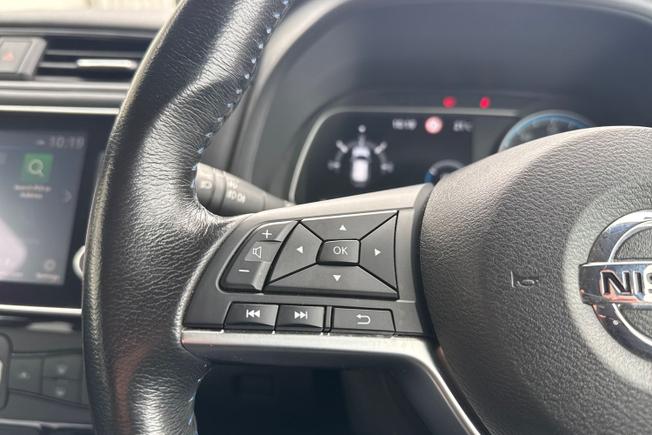 NISSAN Leaf Photo 16