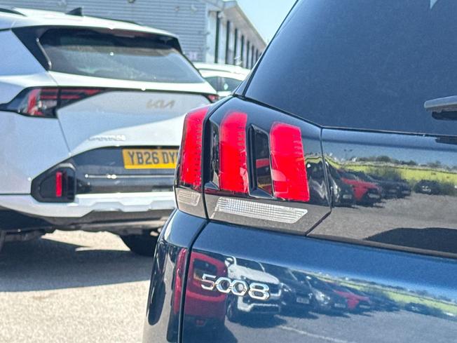 PEUGEOT 5008 Photo 18