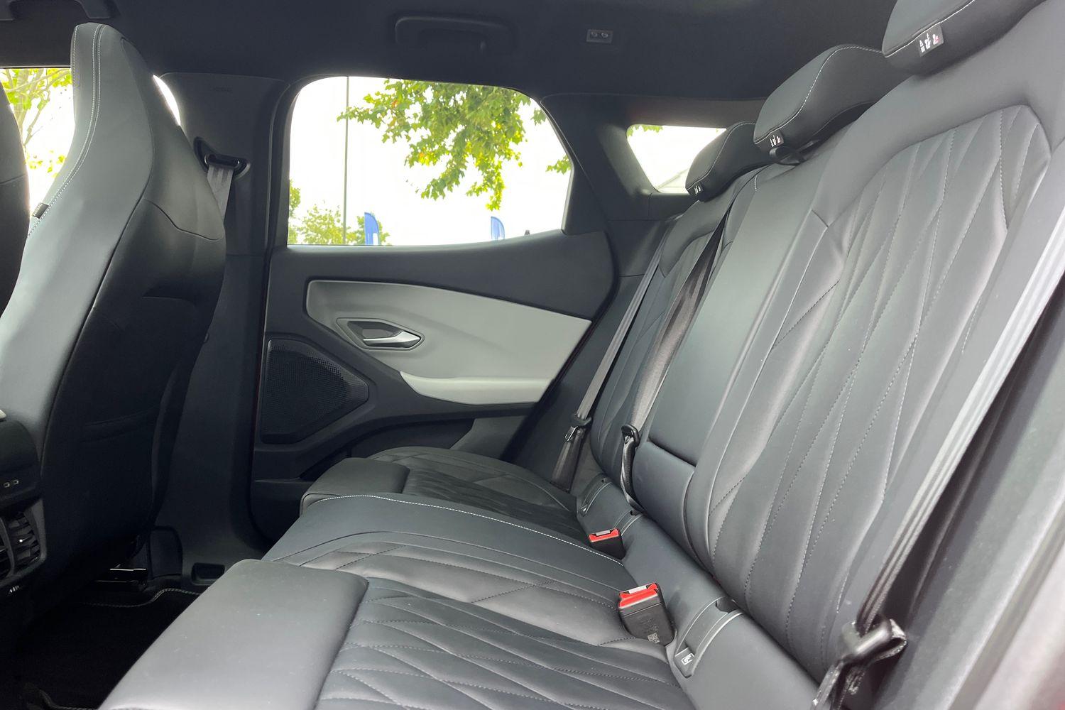 Ford EXPLORER Photo 19