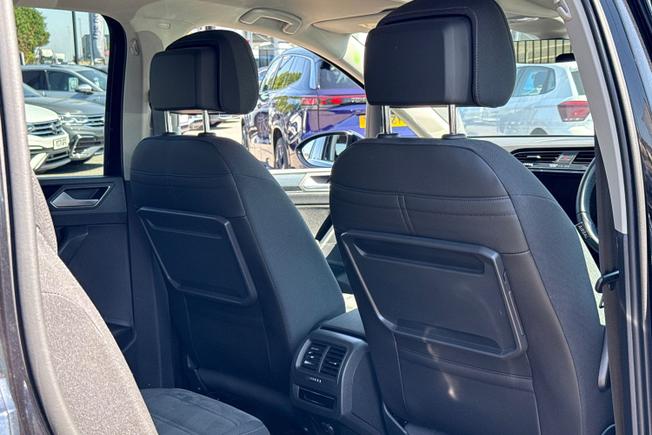 VOLKSWAGEN Touran Photo 31