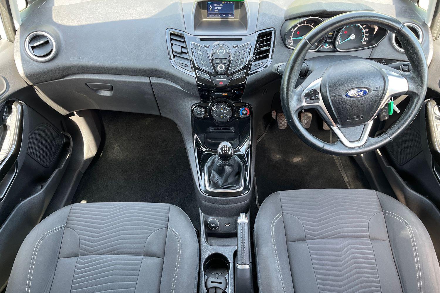 Ford FIESTA Photo 9