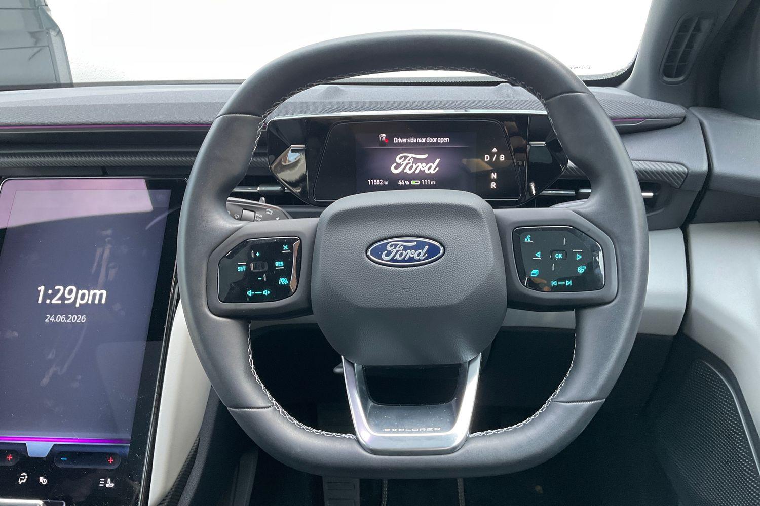 Ford Explorer Photo 11