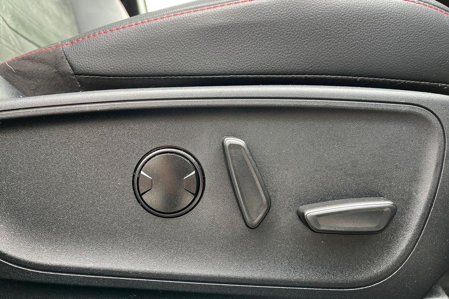 Ford KUGA Photo autoimg-d912c55bffa2fbadf3a5956e25d68e3525b3ae59.jpg