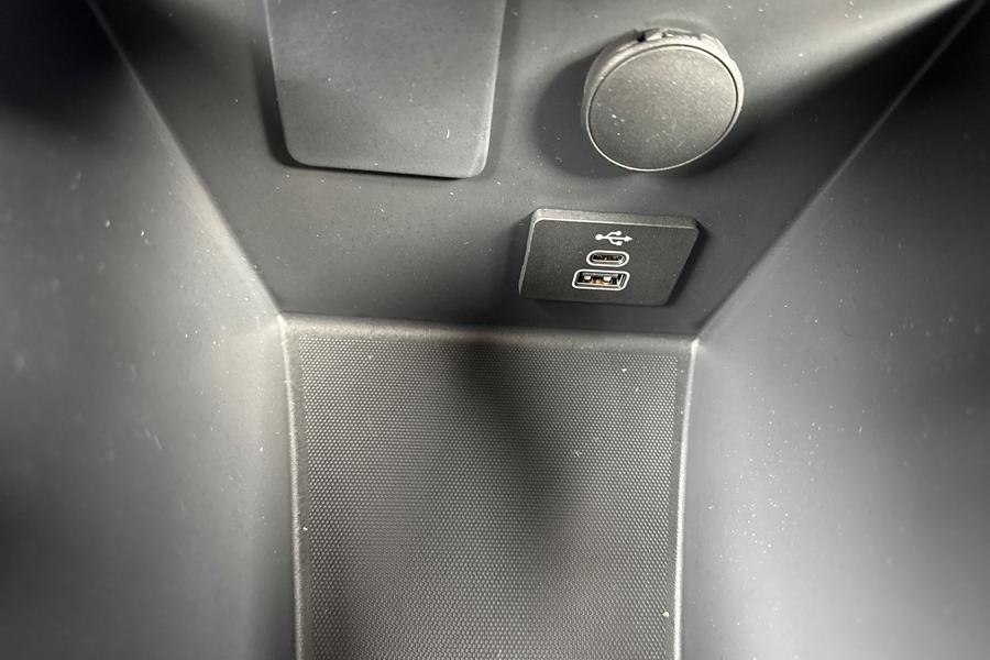 Ford E-TRANSIT COURIER Photo autoimg-d91a3a97742267d918c636a5f6fa0c3e95ae7556.jpg
