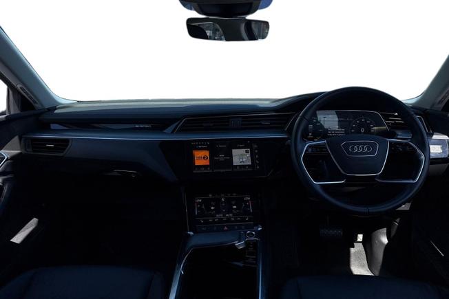 AUDI e-tron Photo 10