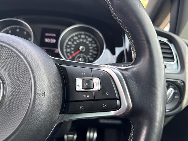 VOLKSWAGEN Golf Photo 17