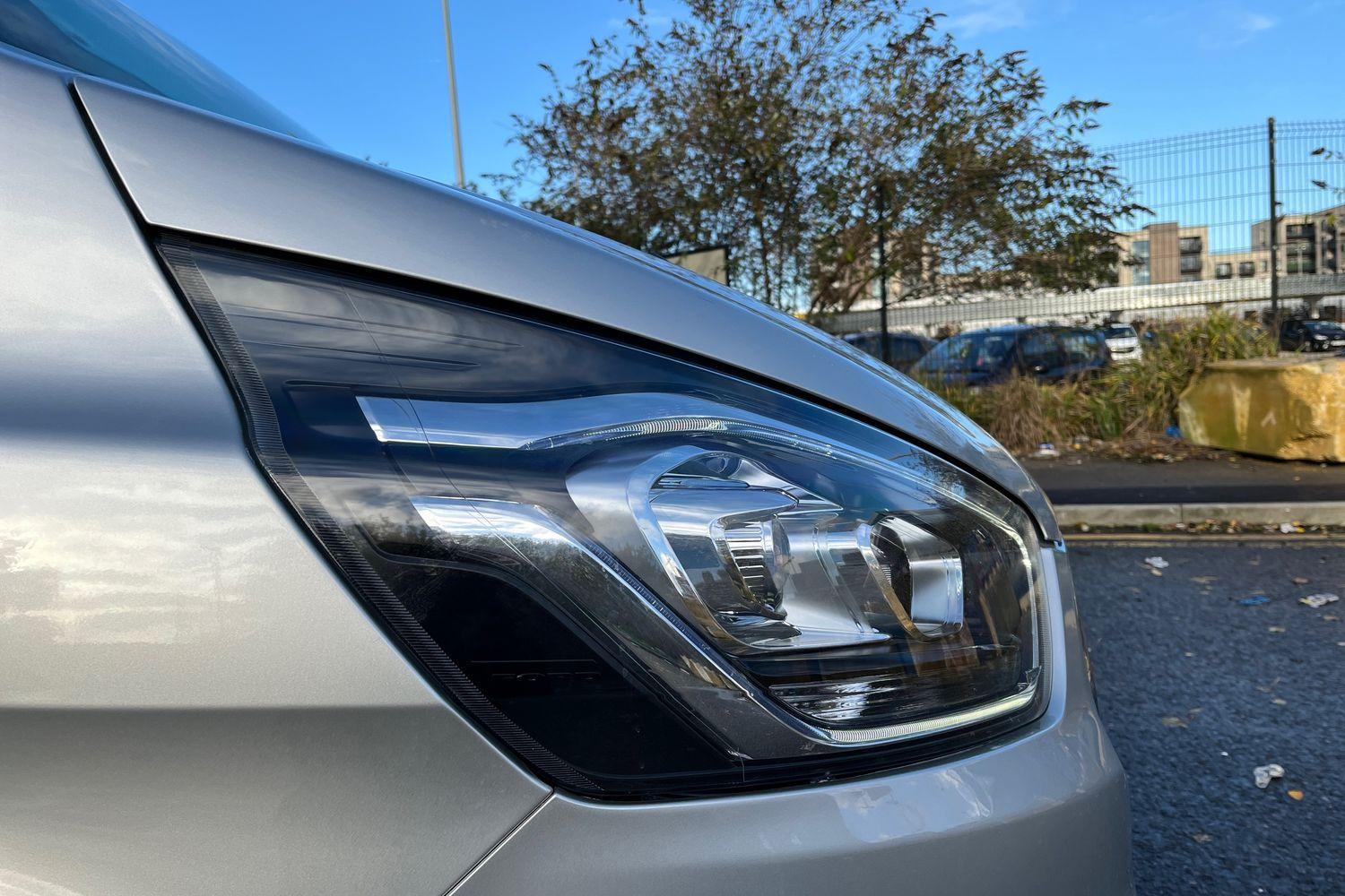 Ford TRANSIT CUSTOM Photo 19