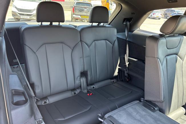AUDI Q7 Photo 38