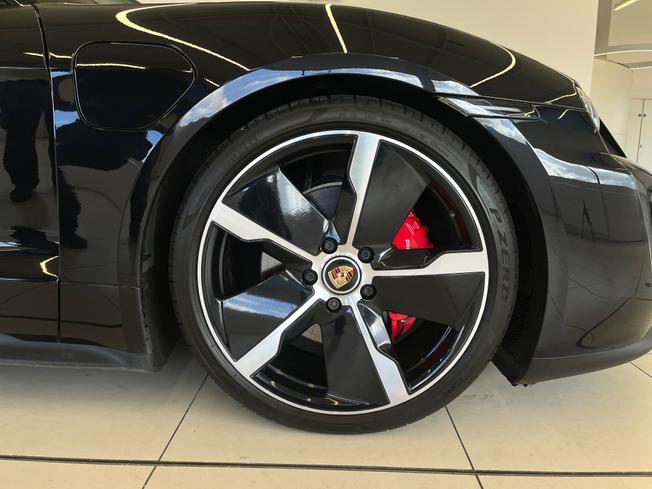 PORSCHE Taycan Photo 25