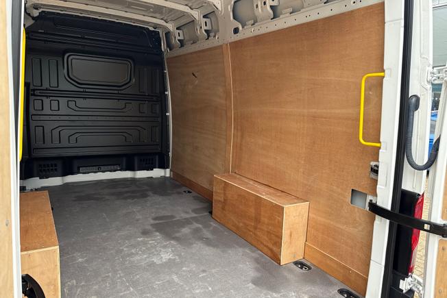 VOLKSWAGEN Crafter Photo 37