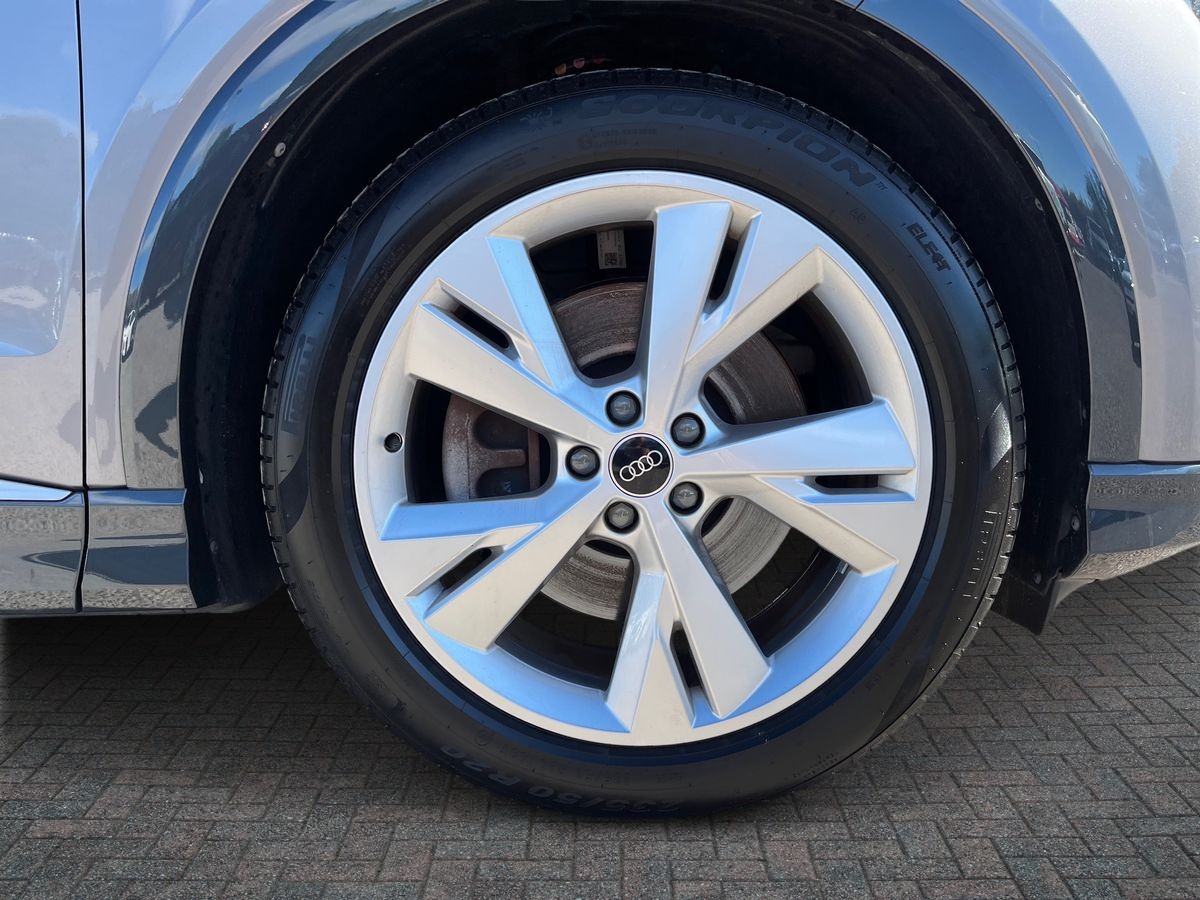 Audi Q4 e-tron Photo 8