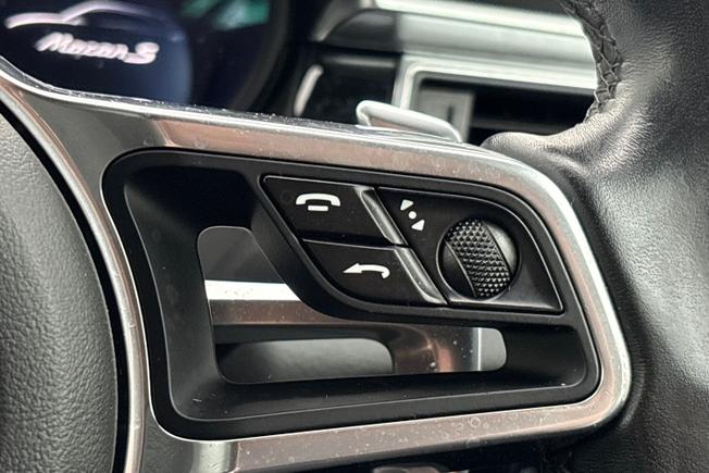 PORSCHE Macan Photo 17