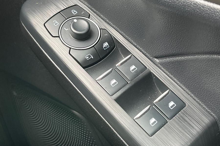 Ford Kuga Photo autoimg-d931d65f701f5a2b8780a2a9a9e70b4586a5c61c.jpg