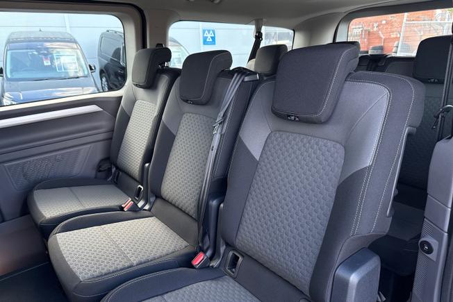 VOLKSWAGEN Transporter Shuttle Photo 44