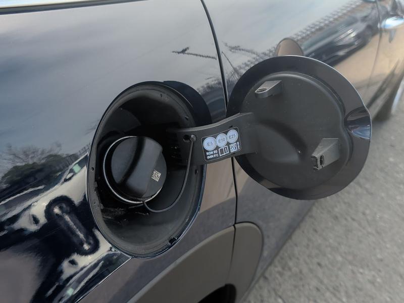 Used MINI Hatch YY68WFF 31