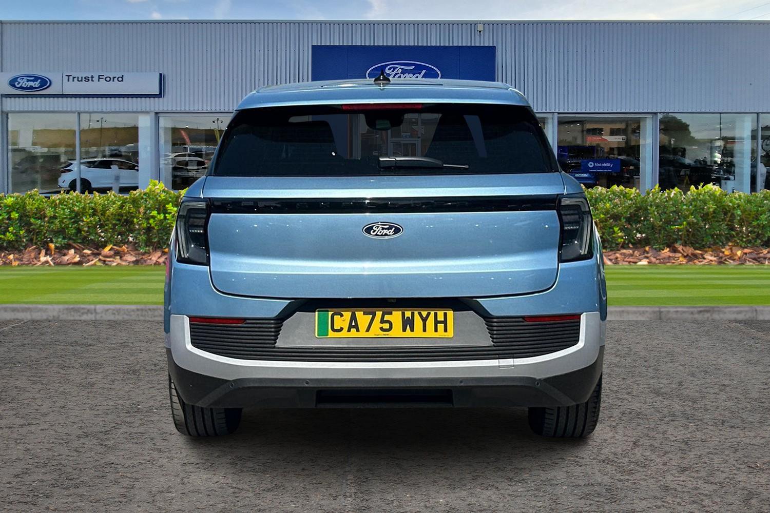 Ford EXPLORER Photo 6