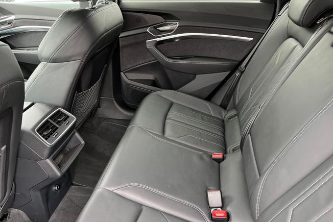 AUDI Q8 E-Tron Photo 48