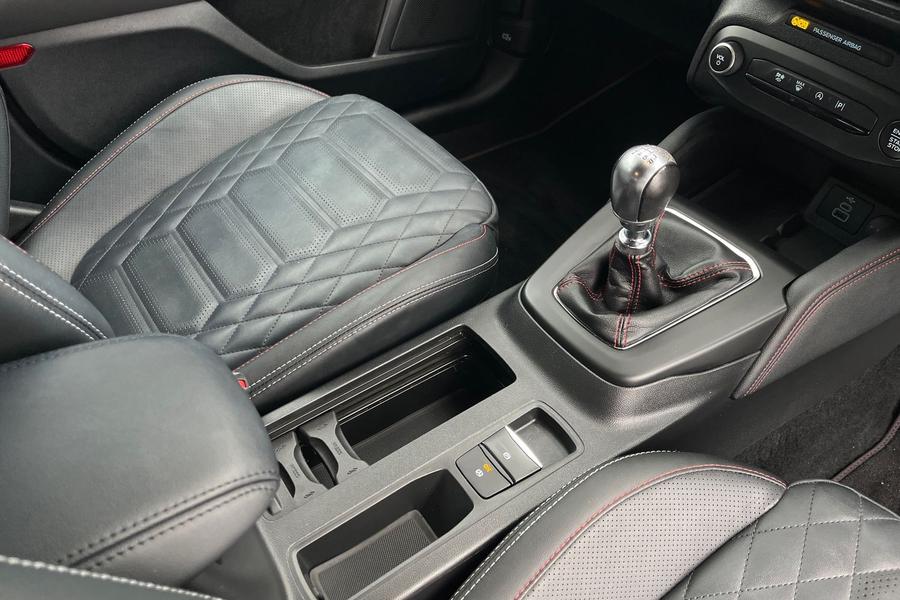 Ford FOCUS Photo autoimg-d94d0f95271b72211857114a17111bd1d8350fd1.jpg