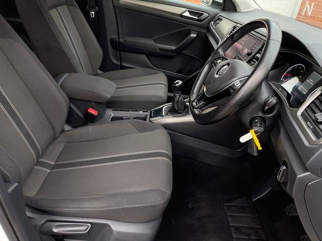 VOLKSWAGEN T-Roc Photo 28