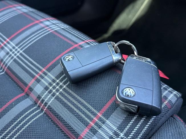 VOLKSWAGEN Golf Photo 48