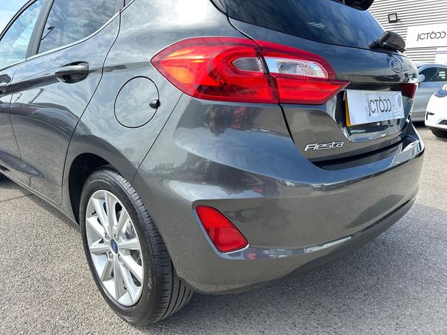 FORD Fiesta Photo 31