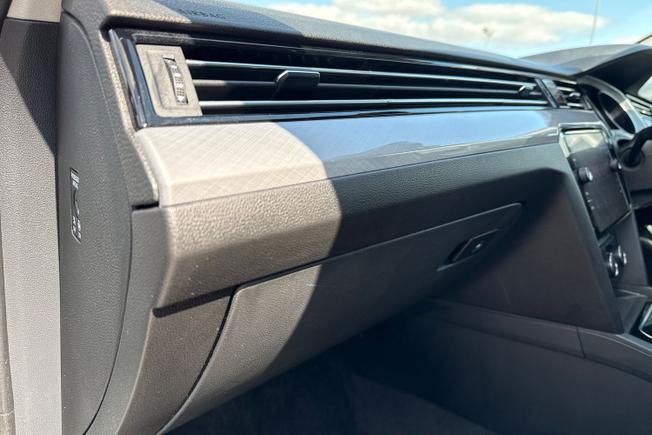 VOLKSWAGEN Passat Photo 43